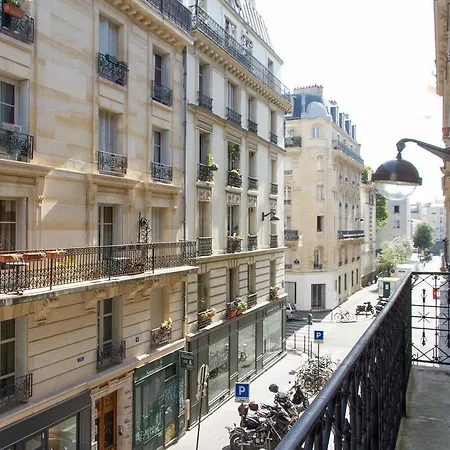 Private Bastille 33 Parigi